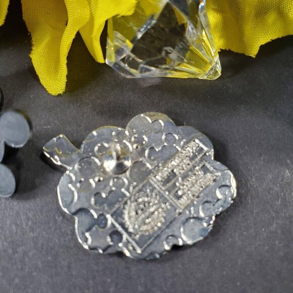 Disney Grapes Trading Pin Hidden Mickey Bunch Fruit Lapel Pin Brooch Badge Pin - Picture 4 of 6